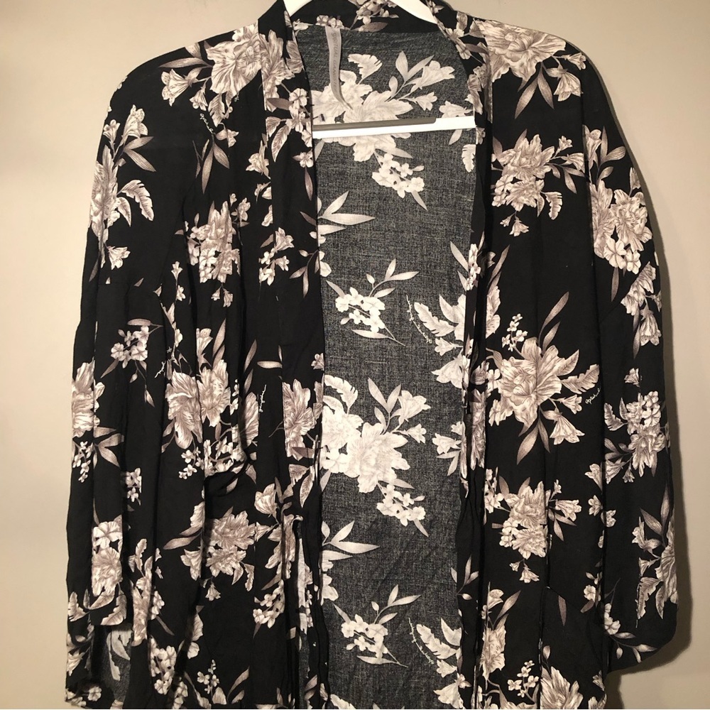 Spiritual Gangster Maya Kimono OS - Picture 3 of 9